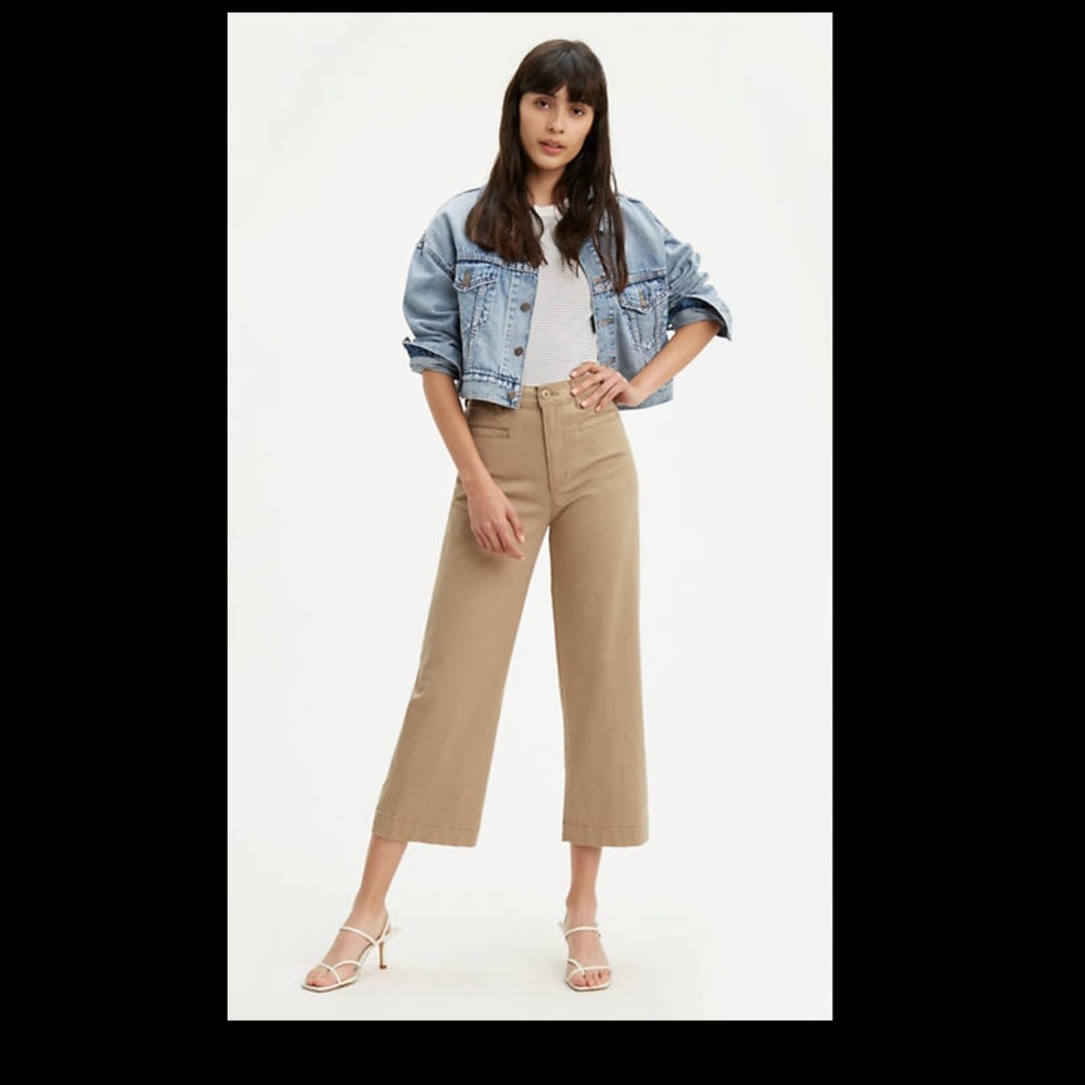 Levi’s classic wide leg crop jeans size 6 khaki color